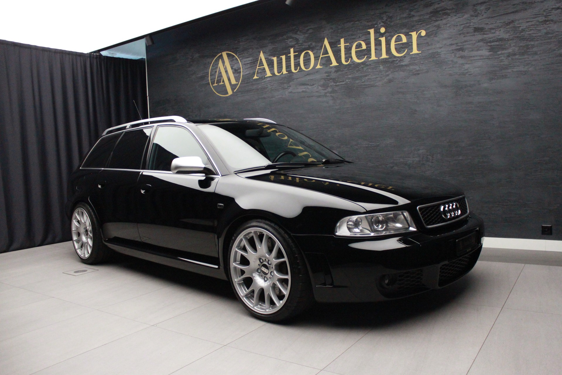 AUDI RS4 Avant quattro-image-1