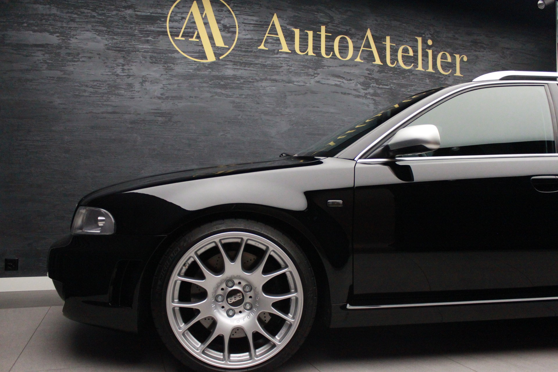 AUDI RS4 Avant quattro-image-4