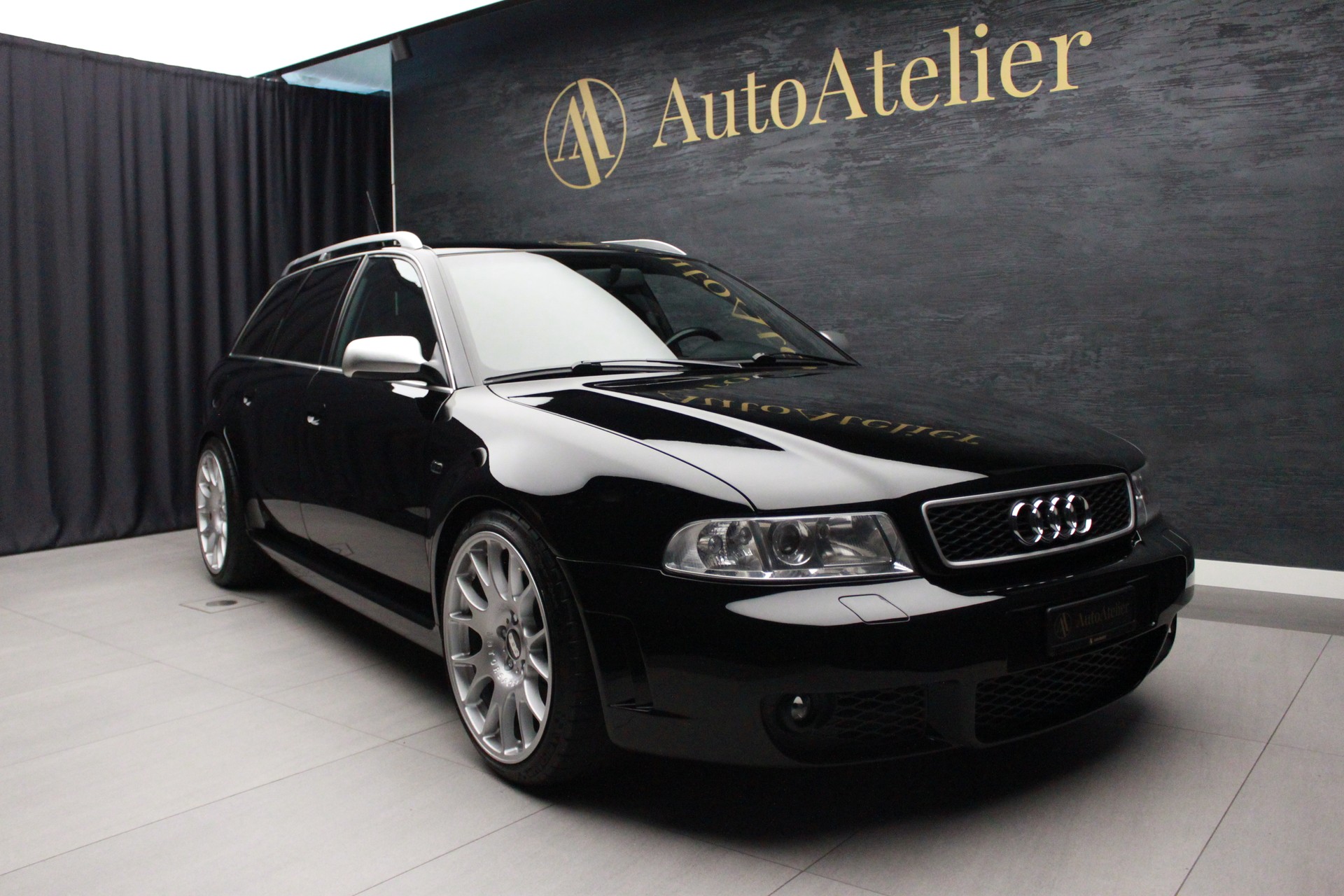 AUDI RS4 Avant quattro-image-0