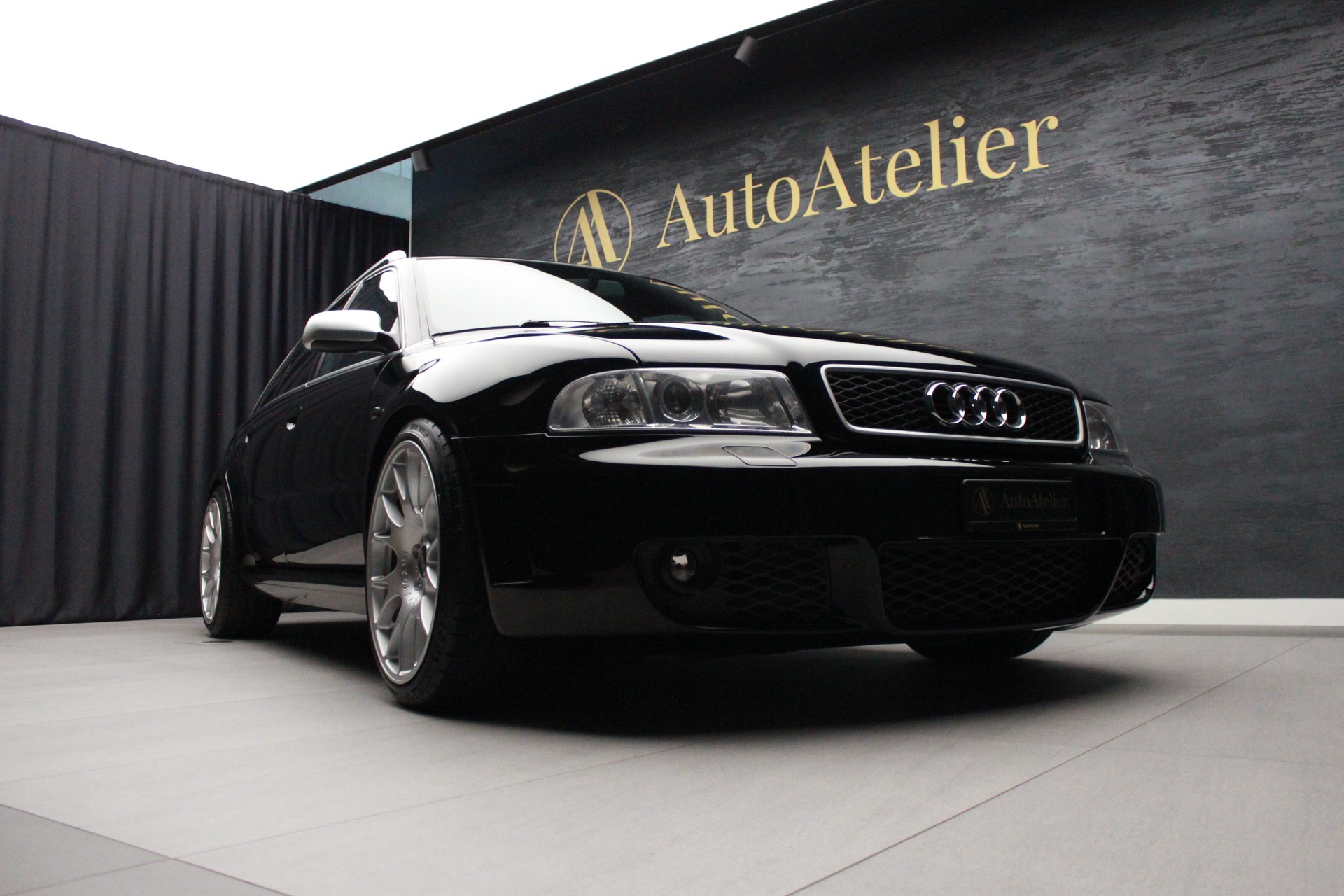 AUDI RS4 Avant quattro-image-2