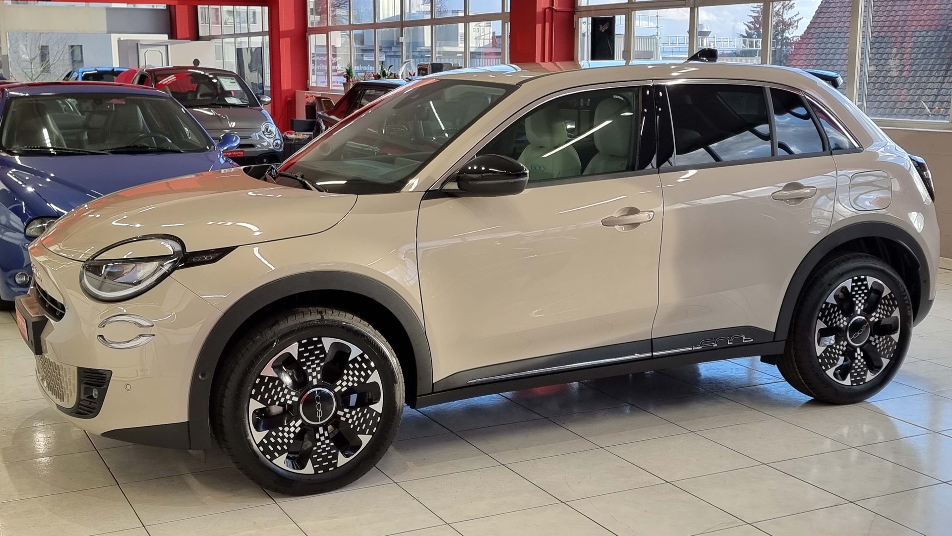 FIAT 600 1.2 Hybrid 145 La Prima-image-1