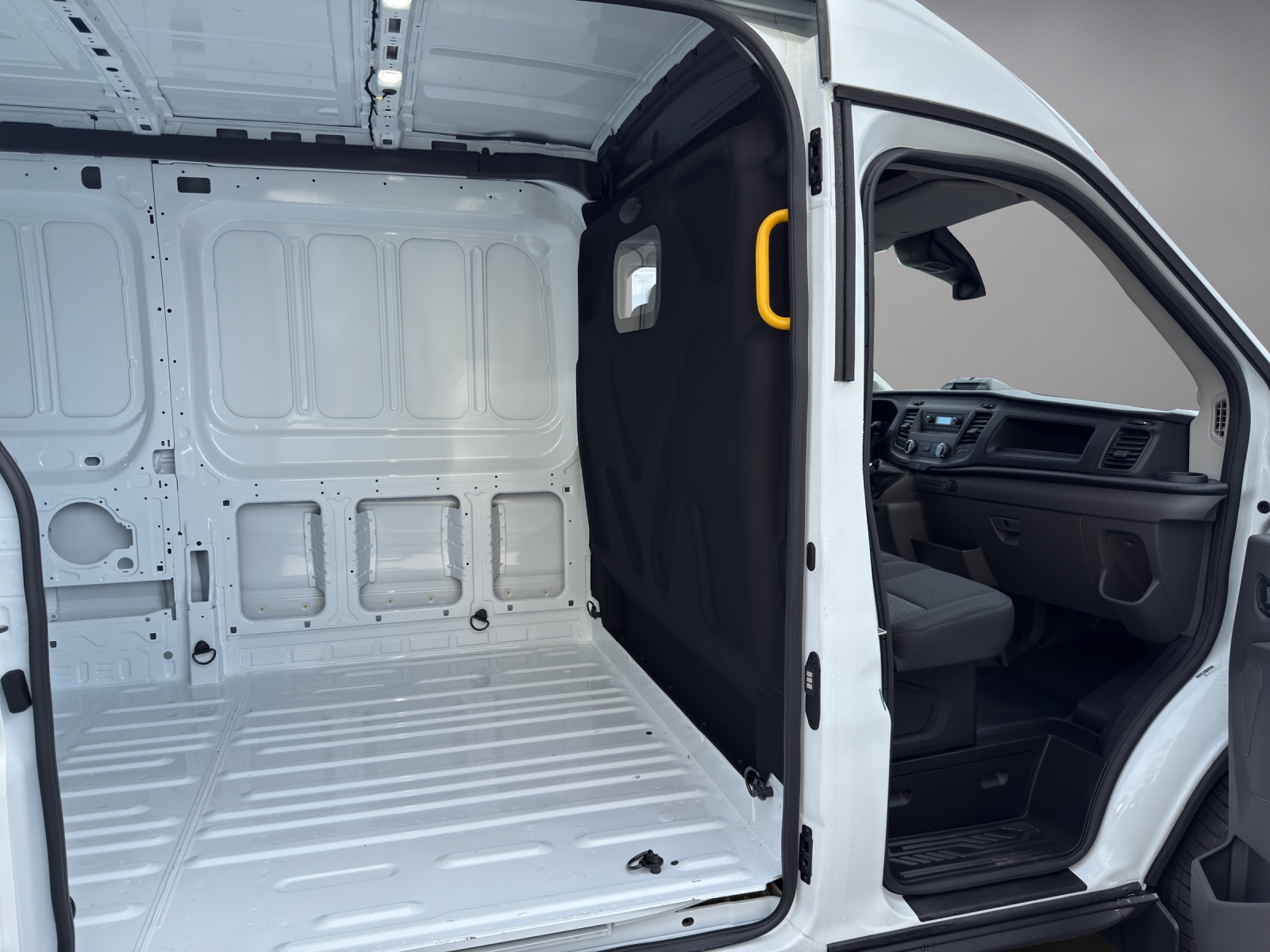 FORD Transit Van 350 L3 Trend 2.0 TDCi 130 FWD-image-12