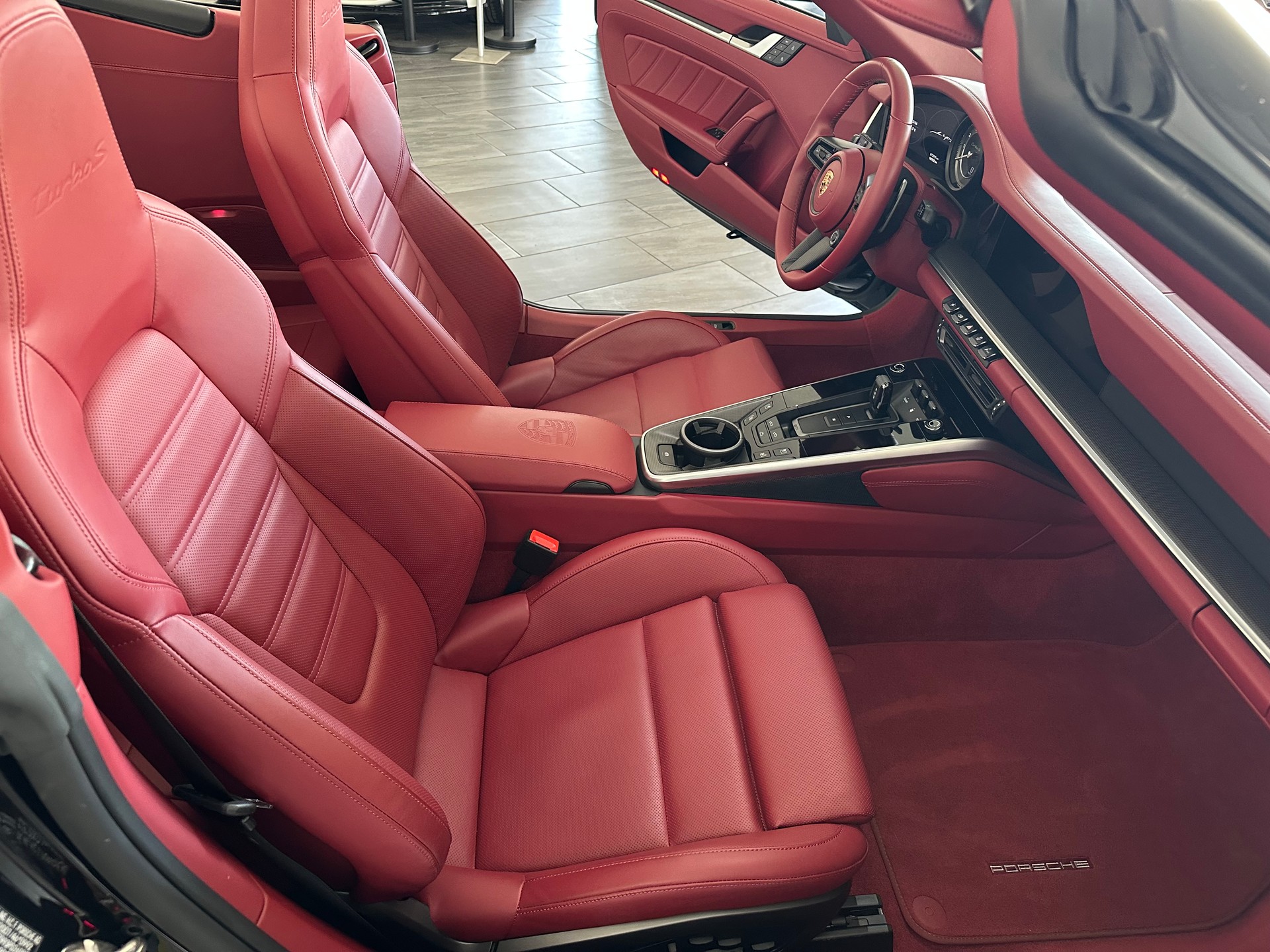 PORSCHE 911 Turbo S Cabriolet PDK-image-16