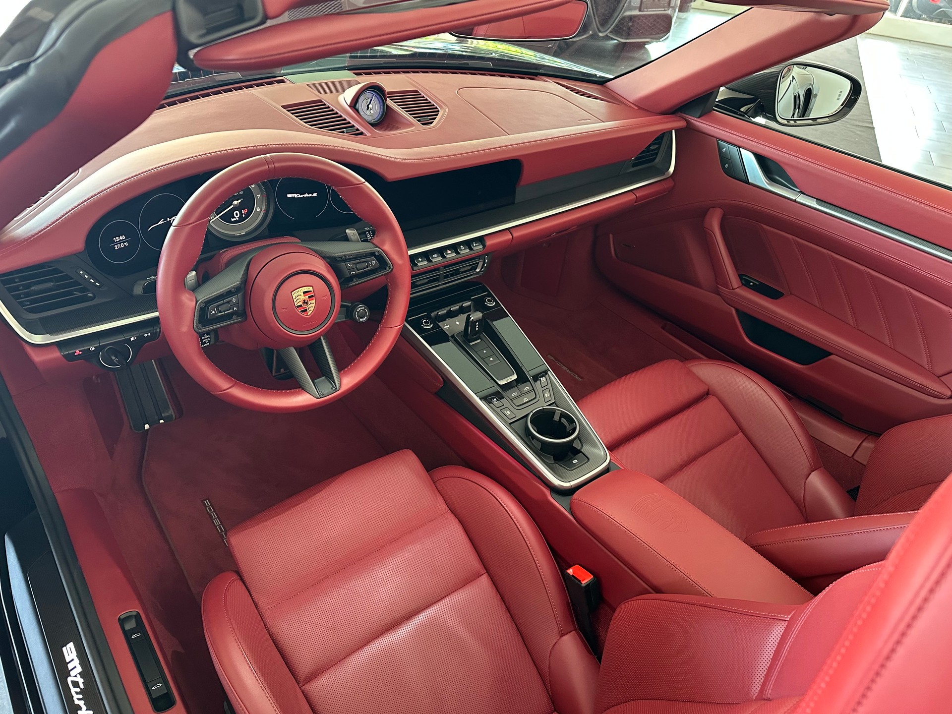 PORSCHE 911 Turbo S Cabriolet PDK-image-11