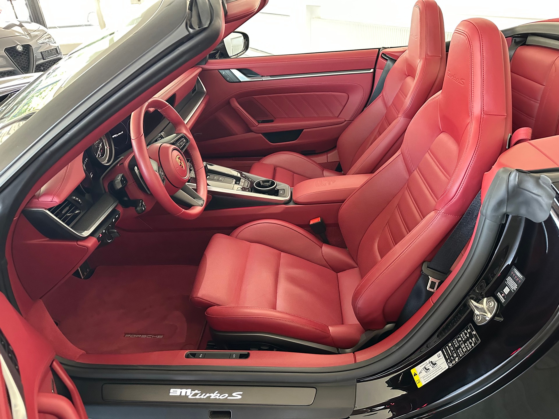 PORSCHE 911 Turbo S Cabriolet PDK-image-10