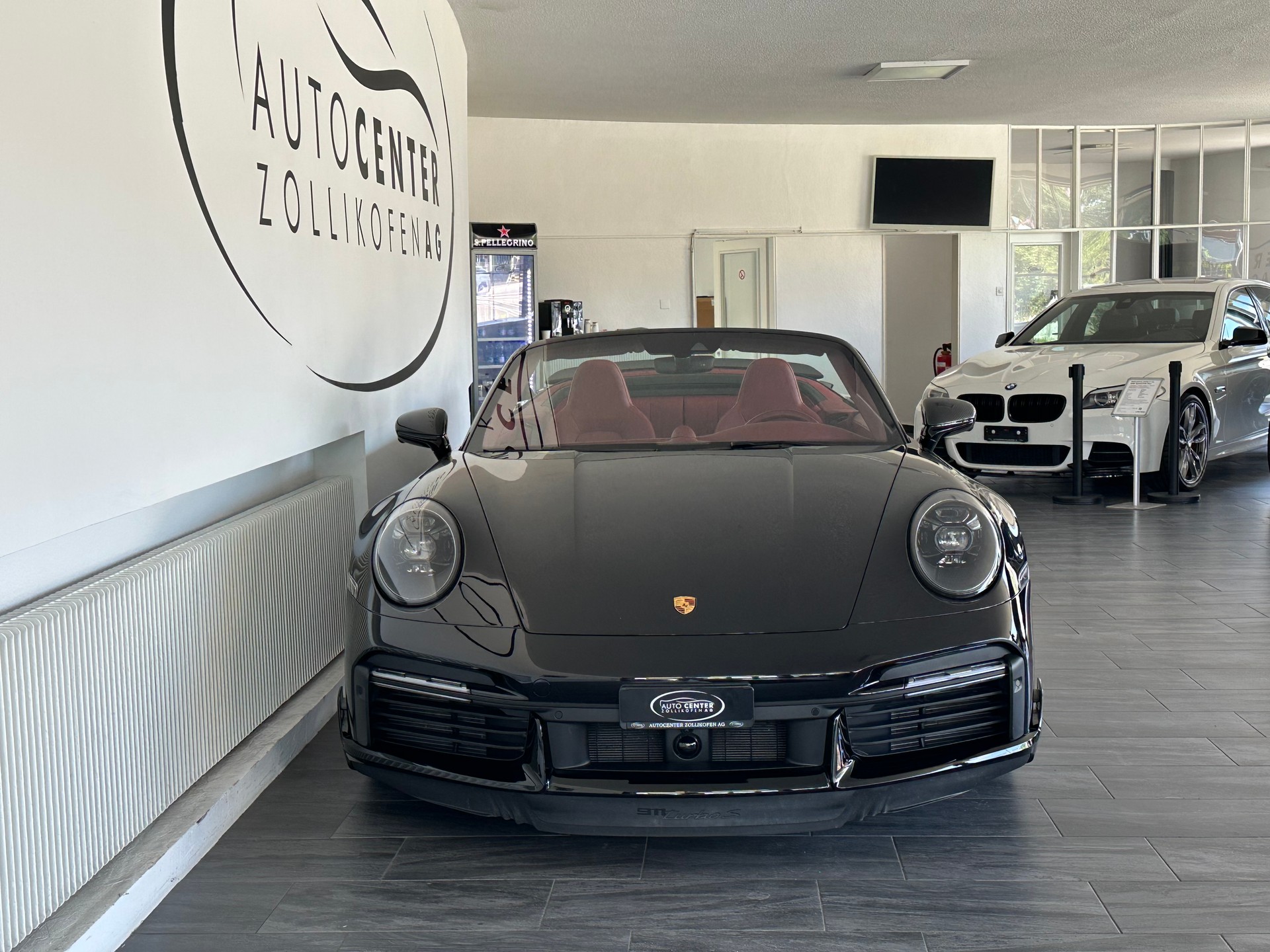 PORSCHE 911 Turbo S Cabriolet PDK-image-2