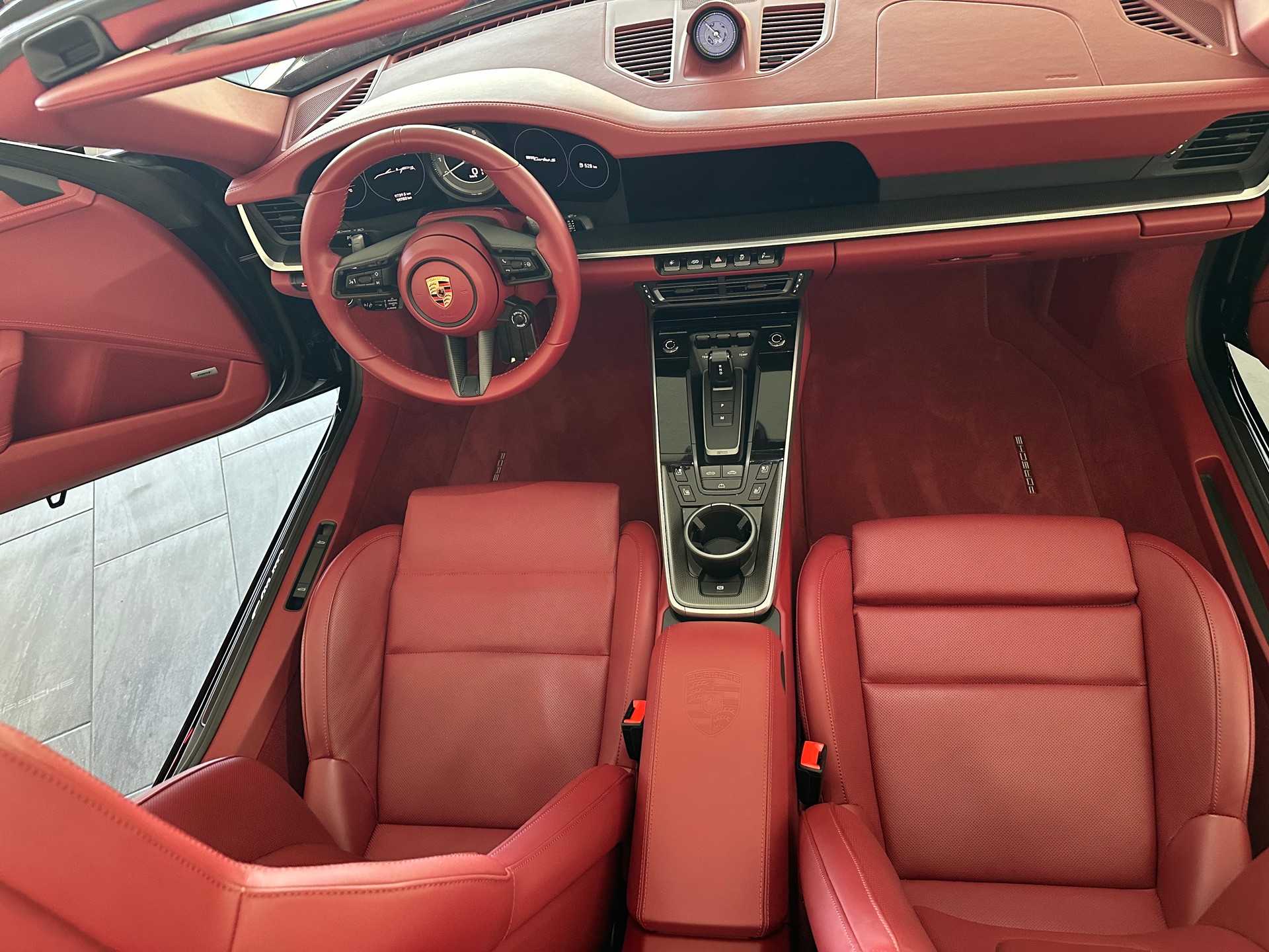 PORSCHE 911 Turbo S Cabriolet PDK-image-15