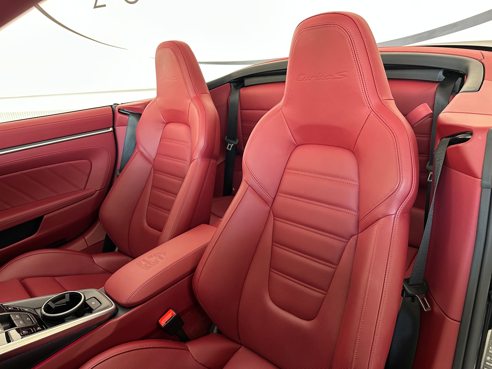 PORSCHE 911 Turbo S Cabriolet PDK-image-12