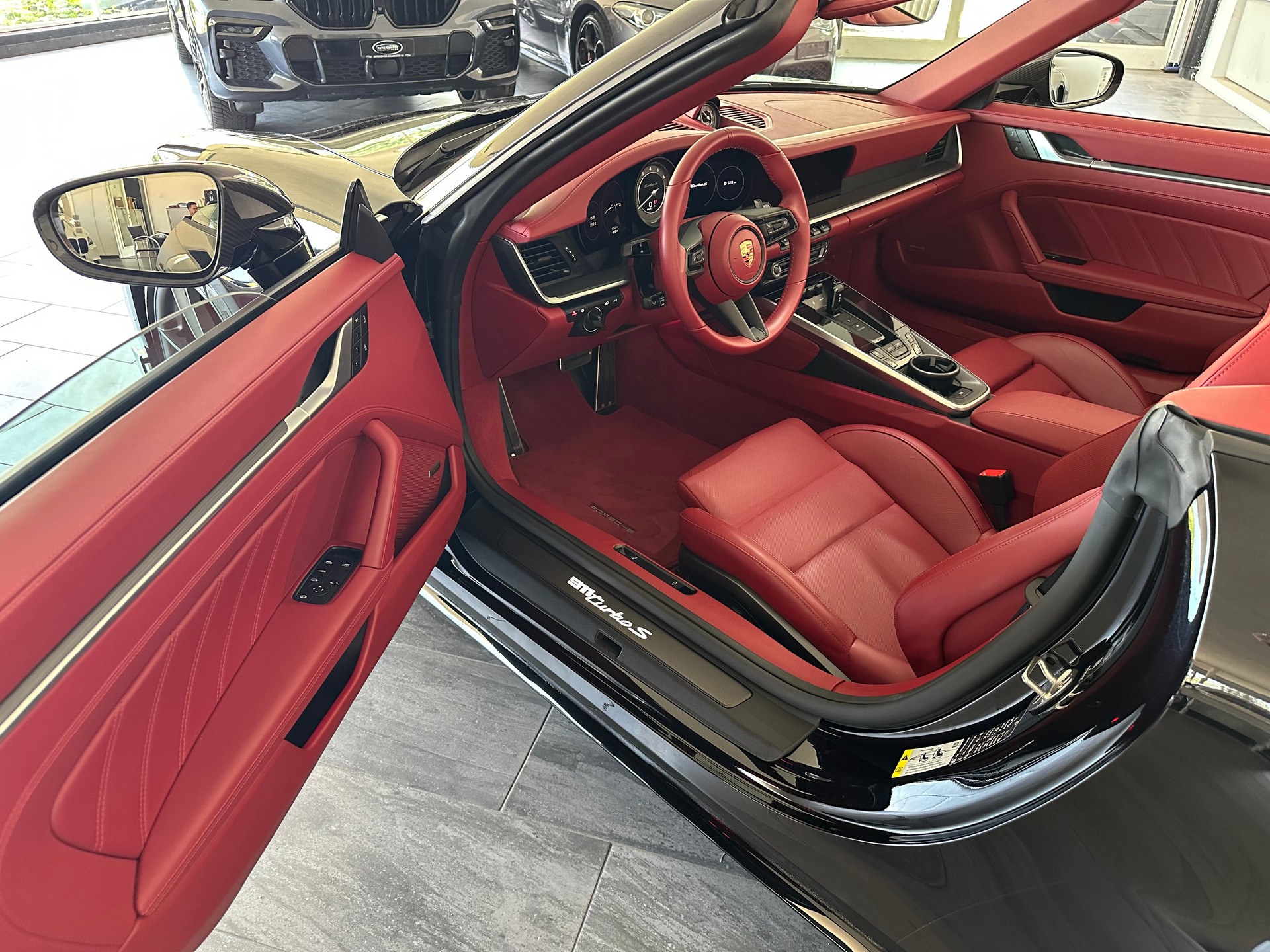 PORSCHE 911 Turbo S Cabriolet PDK-image-9