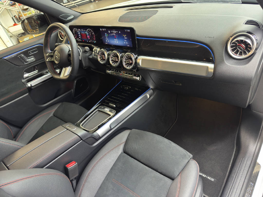MERCEDES-BENZ GLB 220 AMG Line 4Matic-image-11