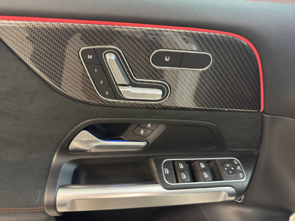 MERCEDES-BENZ GLB 220 AMG Line 4Matic-image-6