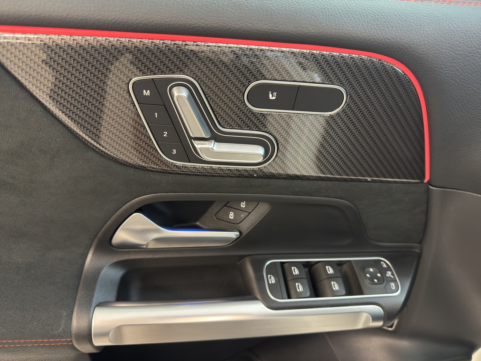 MERCEDES-BENZ GLB 220 AMG Line 4Matic-image-5
