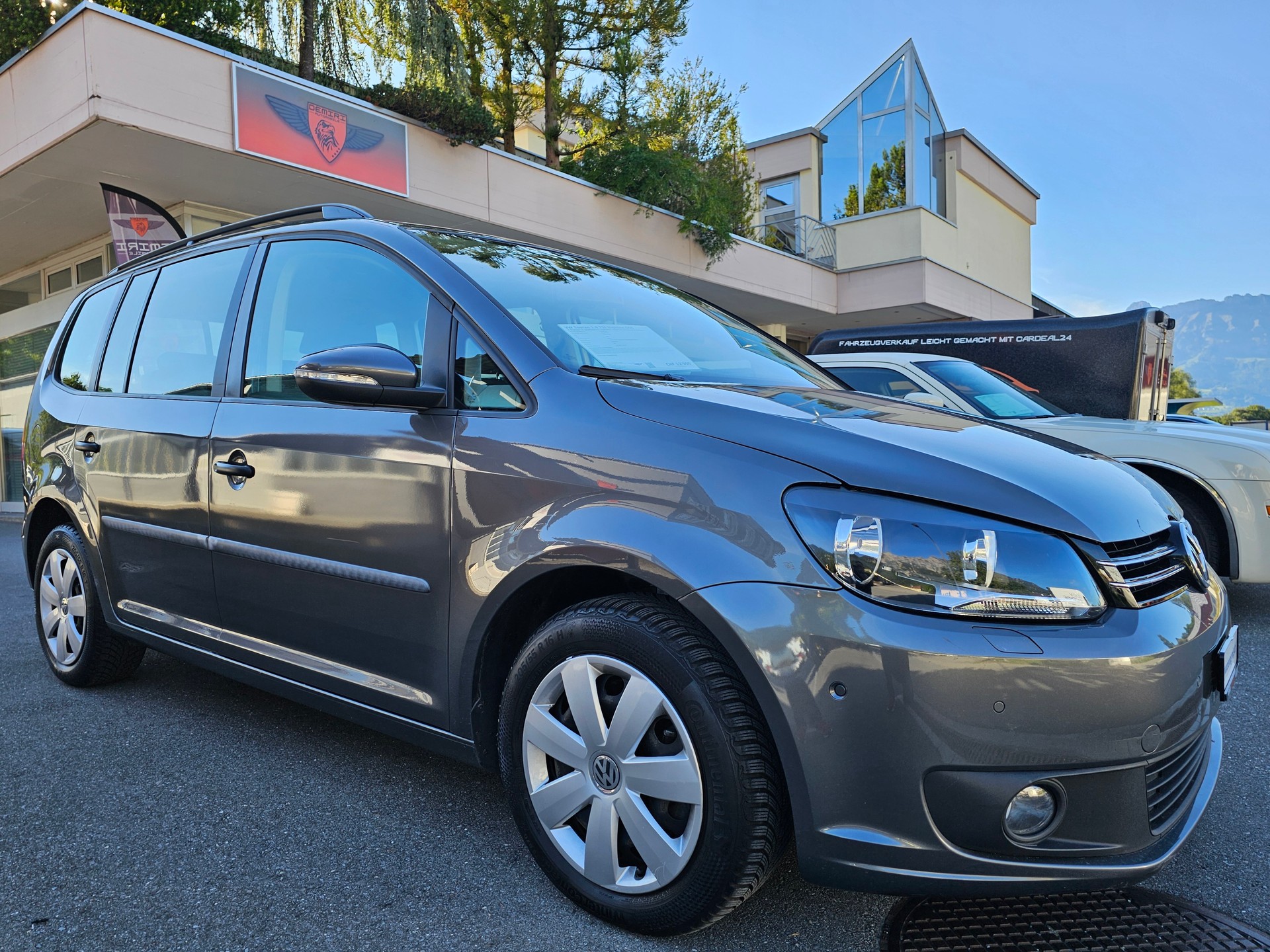 VW Touran 1.4 TSI Highline DSG-image-2