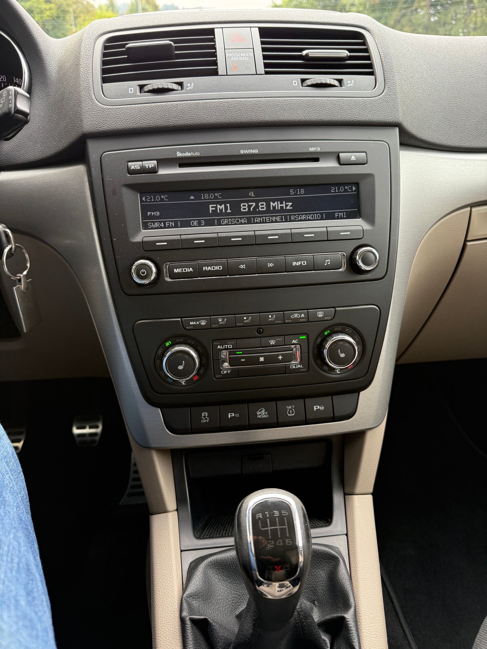 SKODA Yeti 1.8 TSI Experience 4x4-image-11