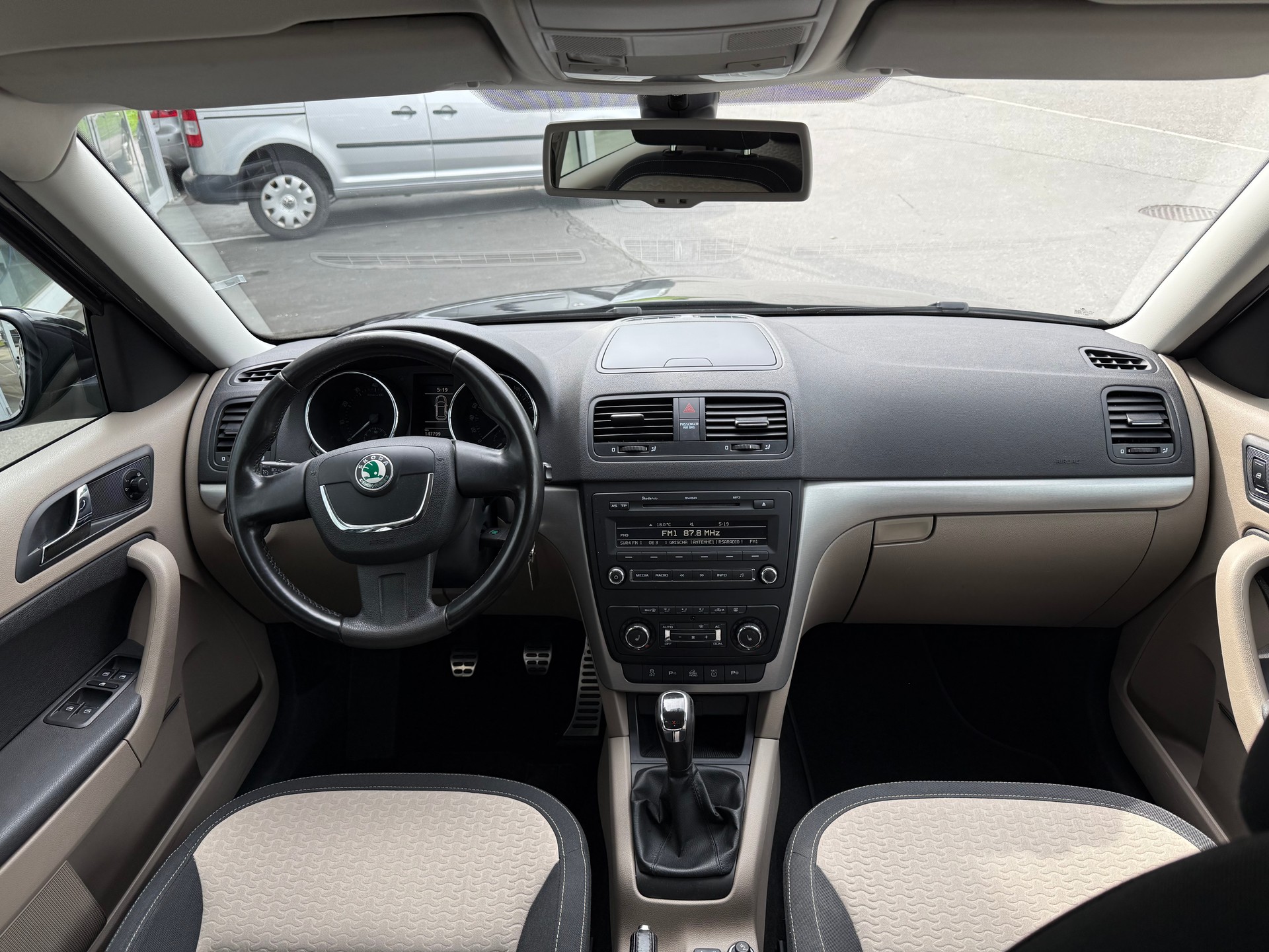 SKODA Yeti 1.8 TSI Experience 4x4-image-16