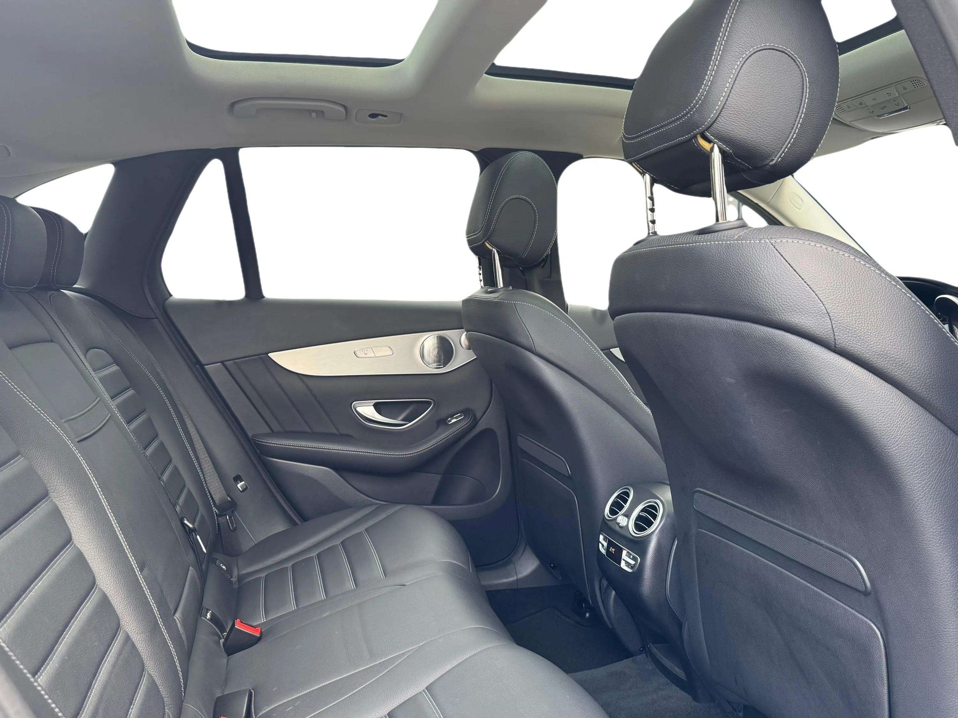 MERCEDES-BENZ GLC 300 4Matic 9G-Tronic-image-17