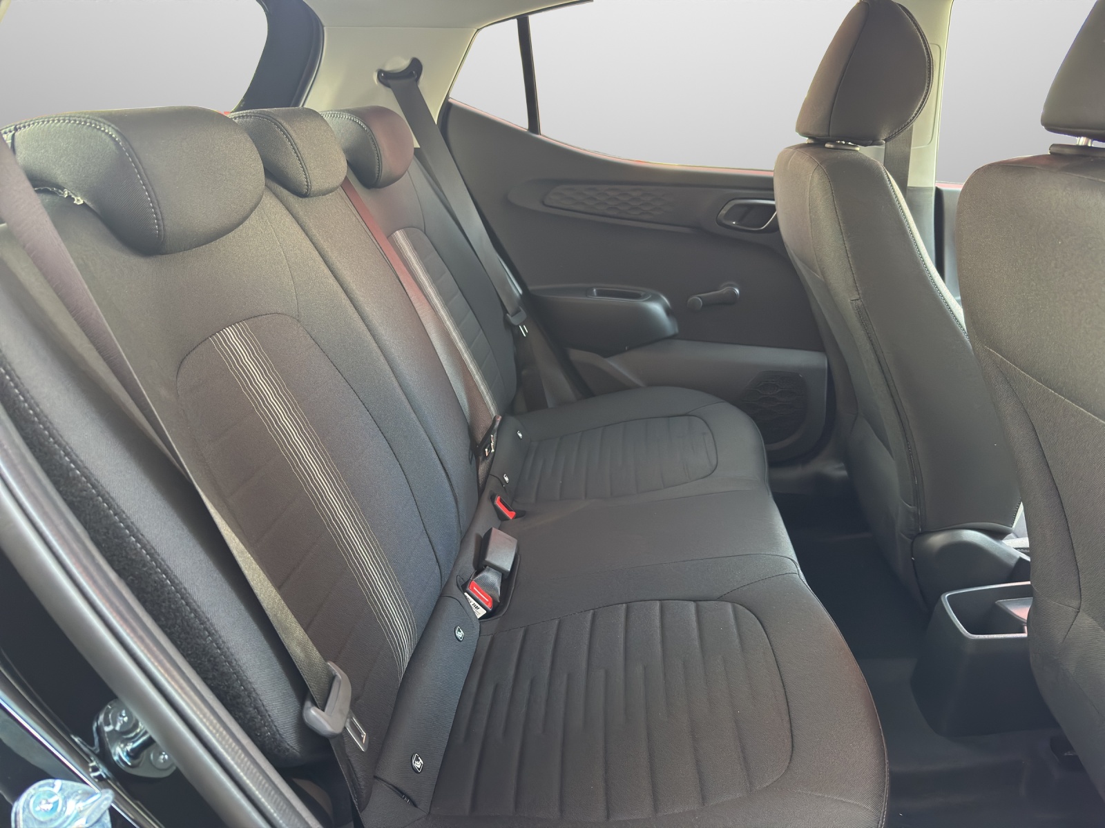 HYUNDAI i10 1.2 Amplia-image-12
