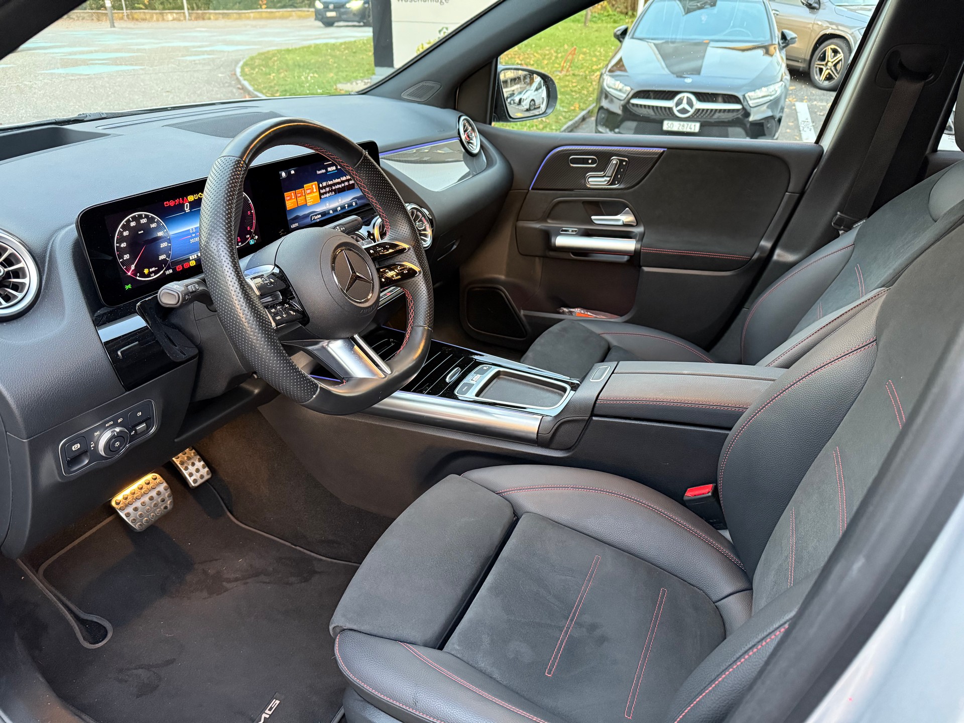 MERCEDES-BENZ B 200 d AMG Line-showroom-element-3