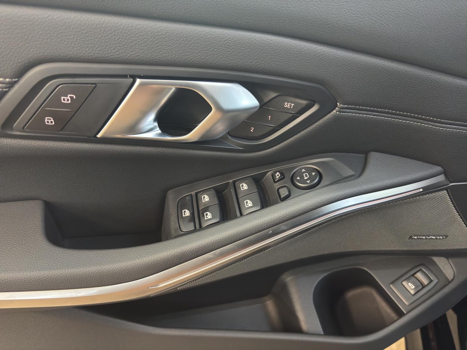 BMW 320d xDrive Touring-image-9