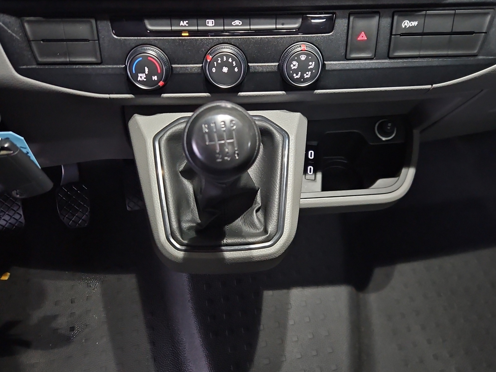 VW T6.1 2.0 TDI 4Motion-image-19