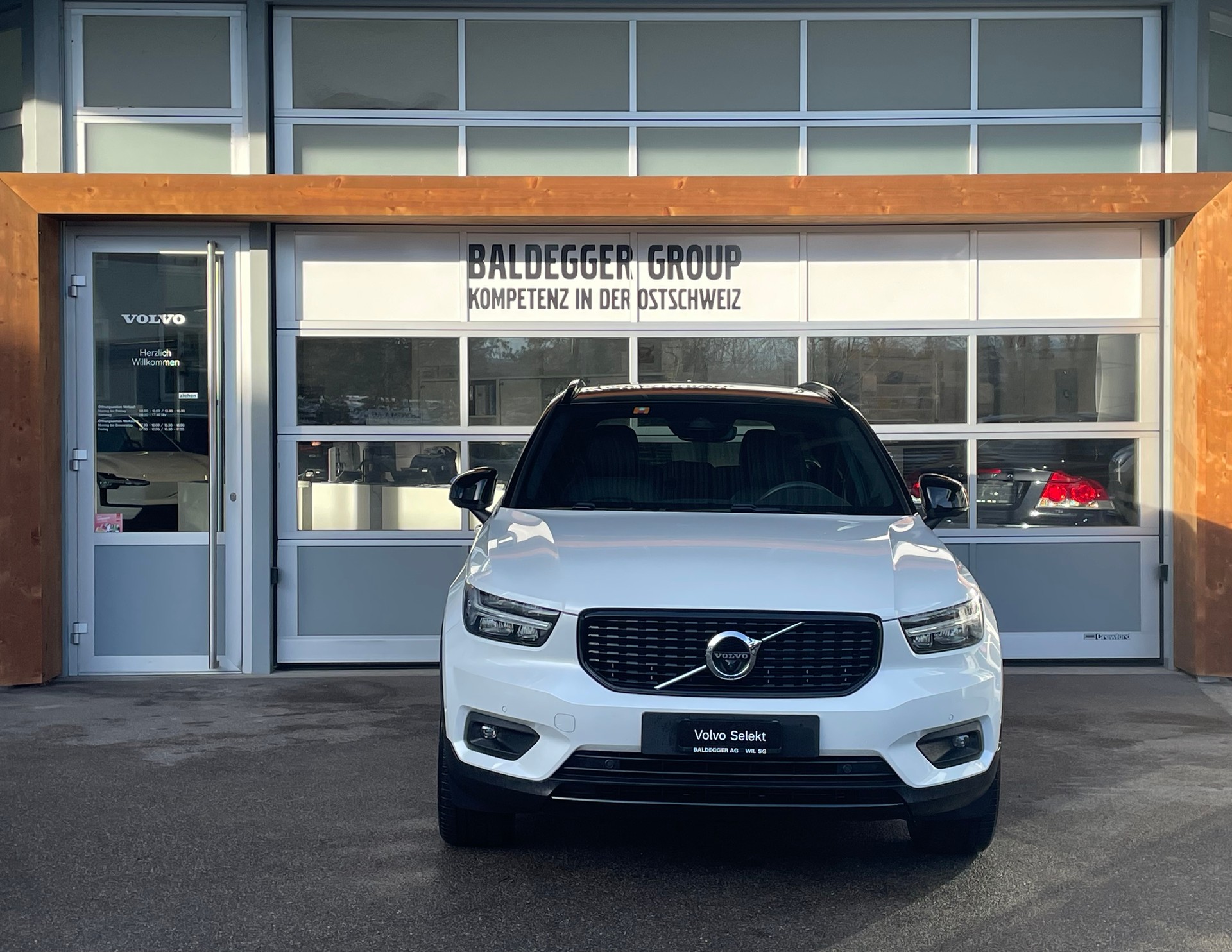 VOLVO XC40 2.0 B5 MH R-Design AWD-image-7
