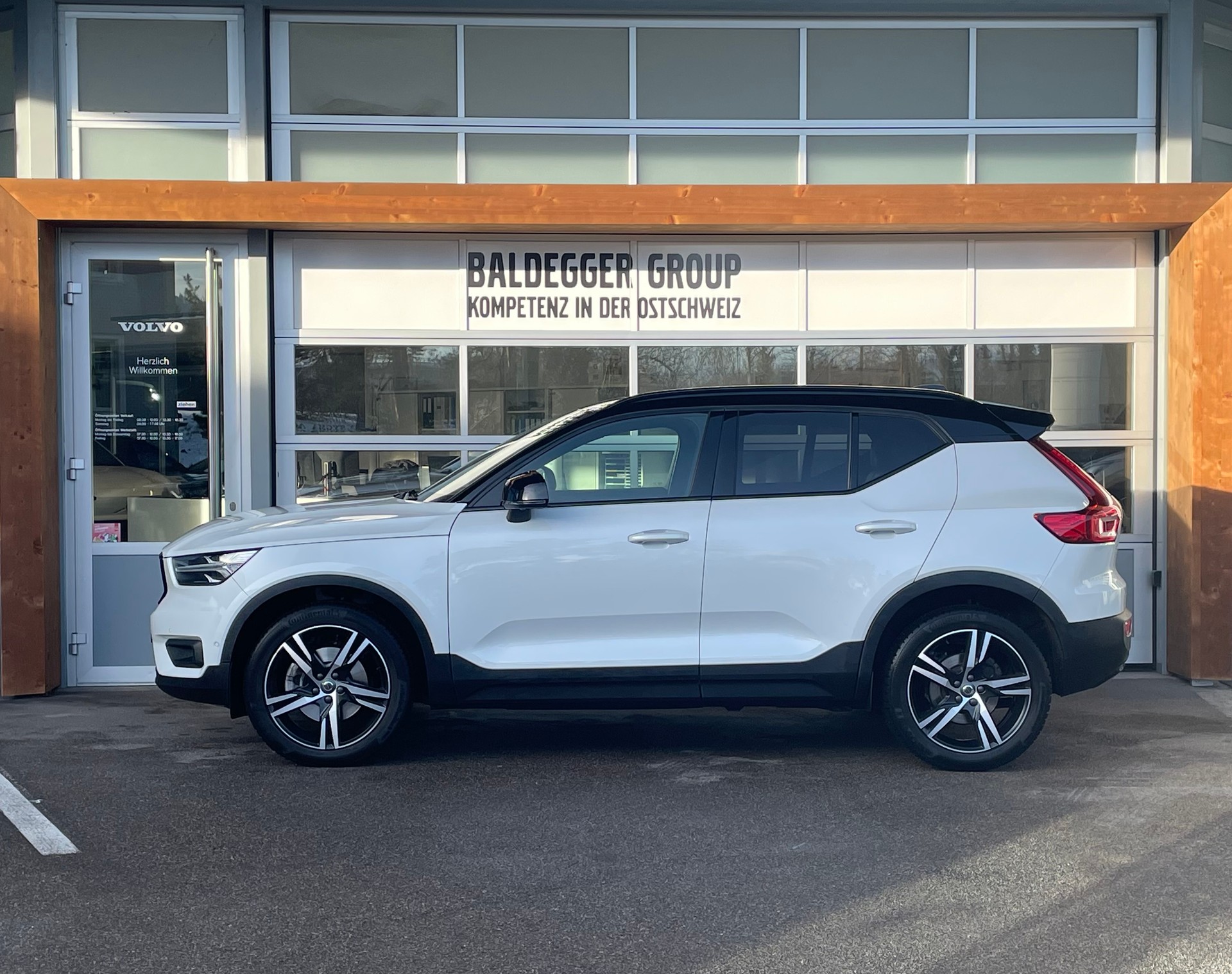VOLVO XC40 2.0 B5 MH R-Design AWD-image-8