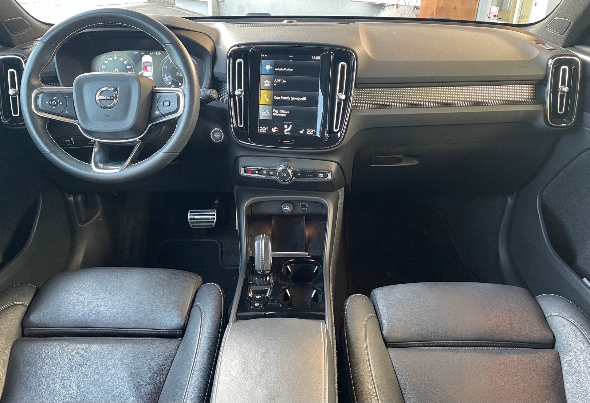 VOLVO XC40 2.0 B5 MH R-Design AWD-image-5