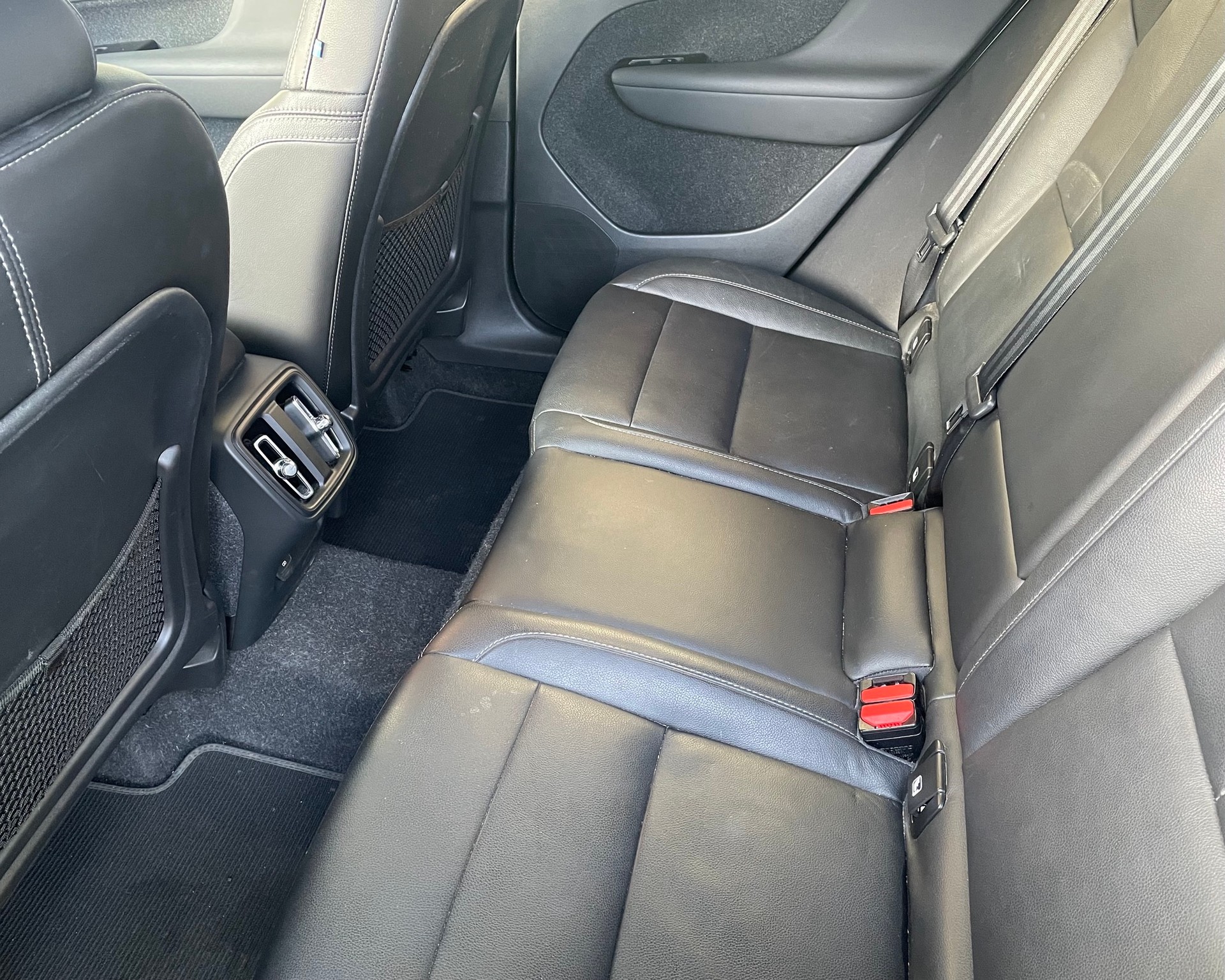 VOLVO XC40 2.0 B5 MH R-Design AWD-image-4