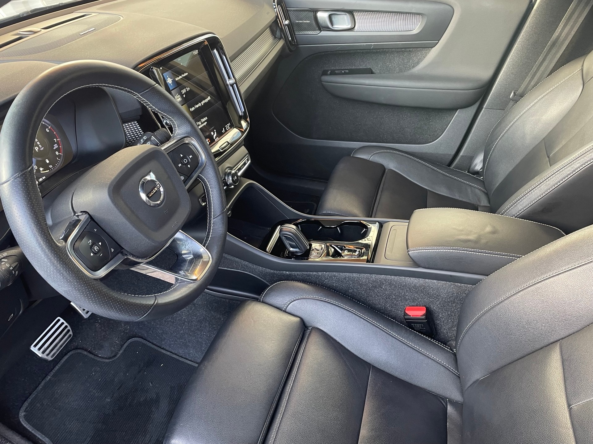 VOLVO XC40 2.0 B5 MH R-Design AWD-image-3
