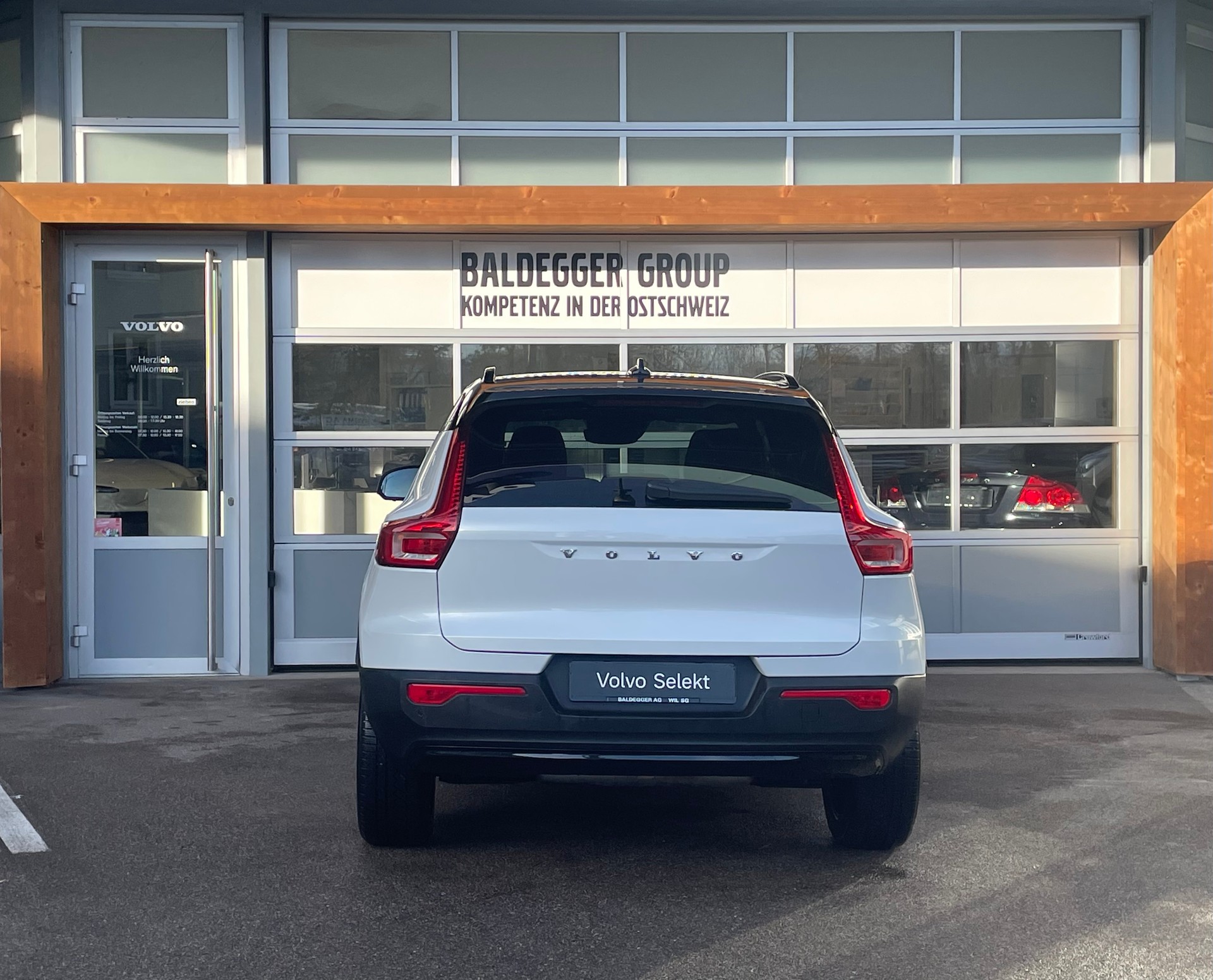 VOLVO XC40 2.0 B5 MH R-Design AWD-image-9