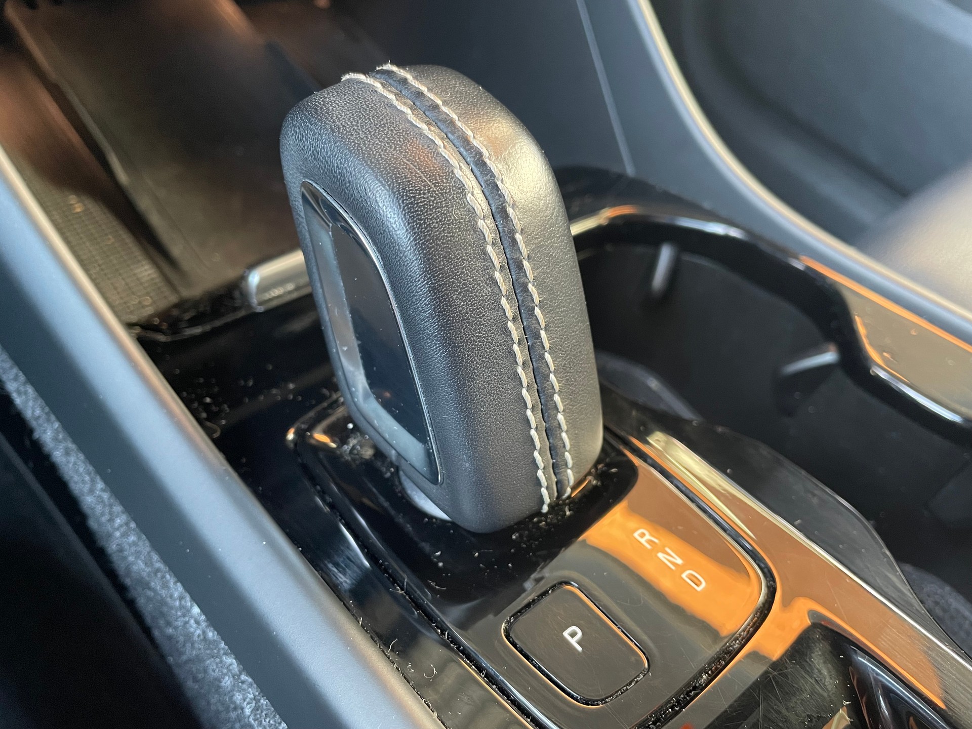 VOLVO XC40 2.0 B5 MH R-Design AWD-image-14