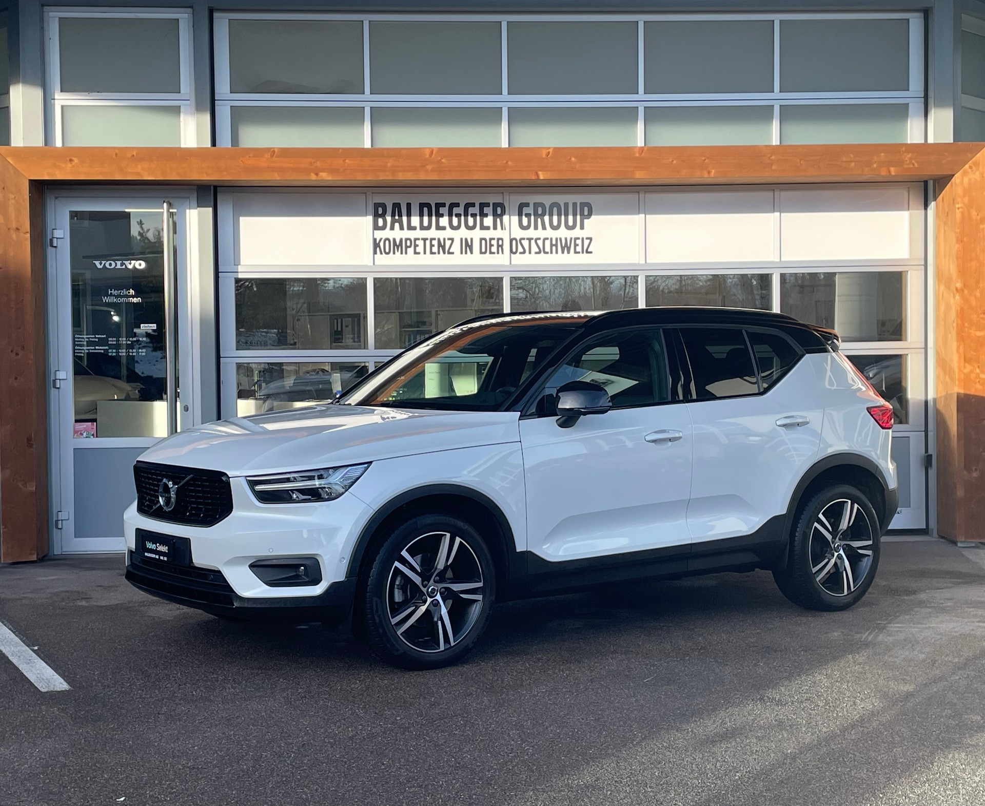 VOLVO XC40 2.0 B5 MH R-Design AWD-image-1