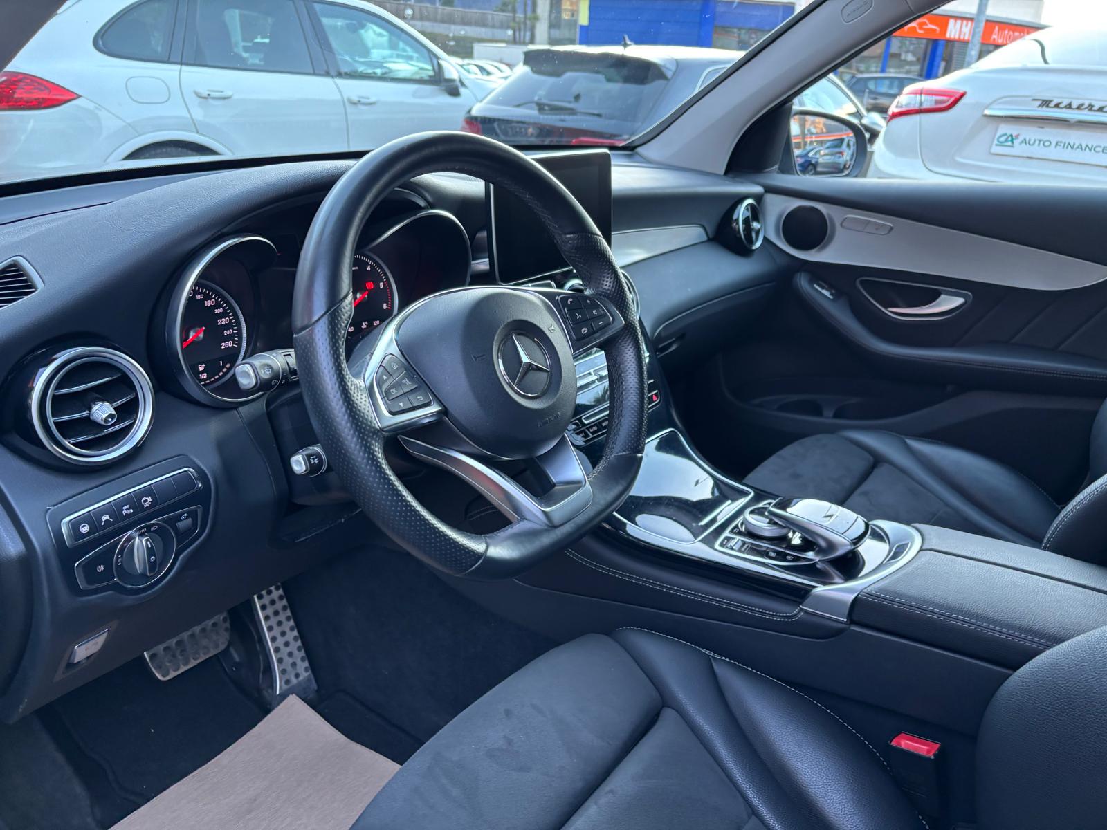 MERCEDES-BENZ GLC 250 d AMG Line 4Matic 9G-Tronic-image-6