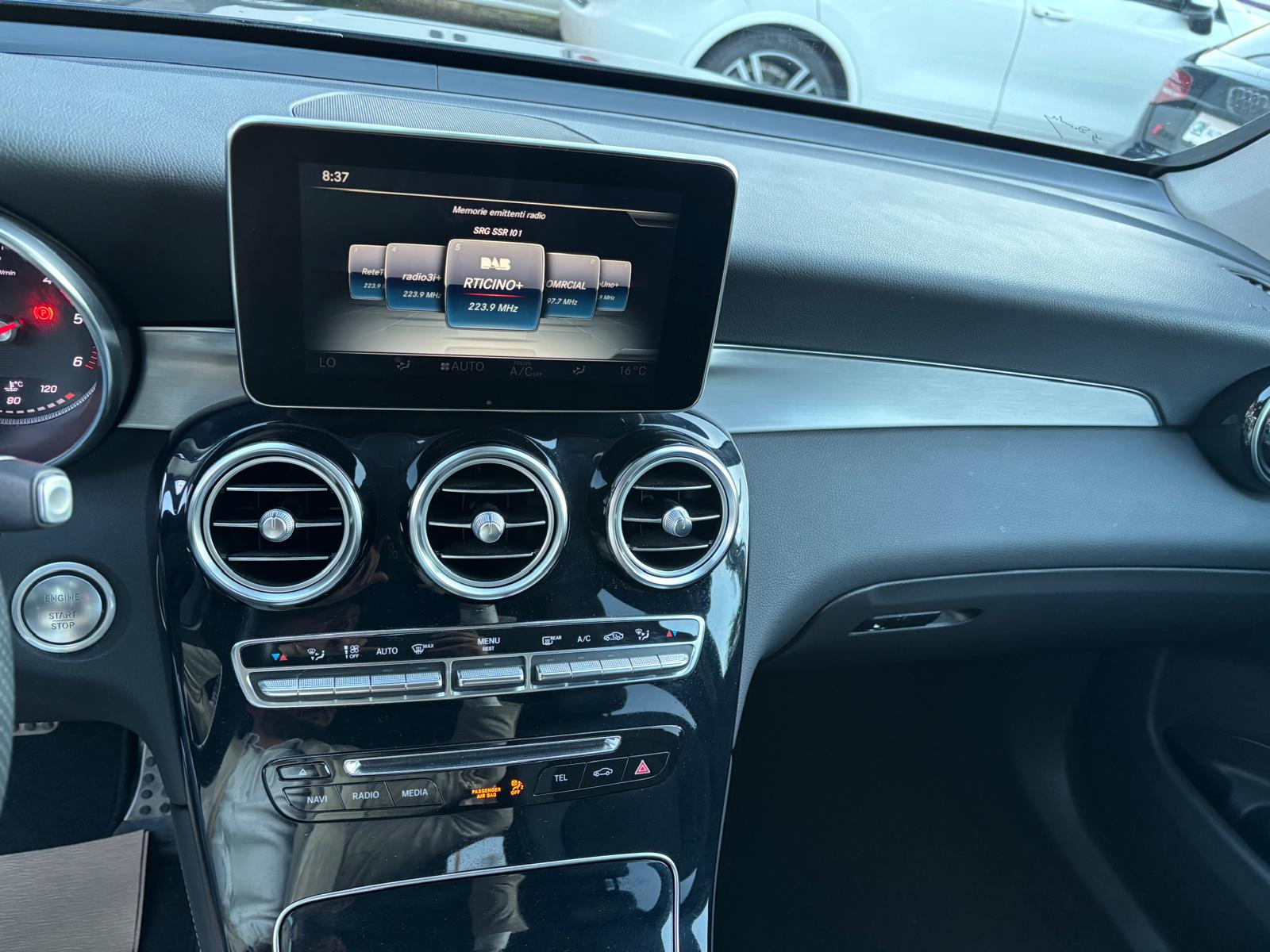 MERCEDES-BENZ GLC 250 d AMG Line 4Matic 9G-Tronic-image-14
