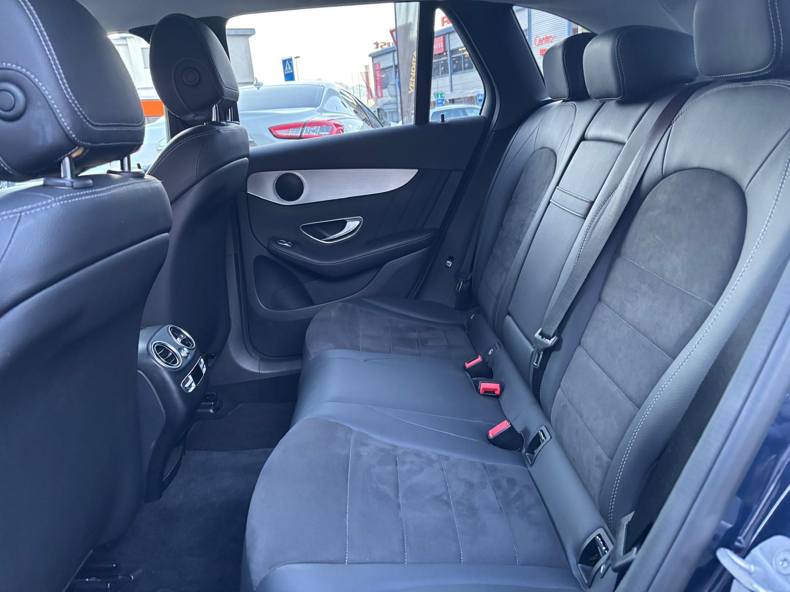 MERCEDES-BENZ GLC 250 d AMG Line 4Matic 9G-Tronic-image-9