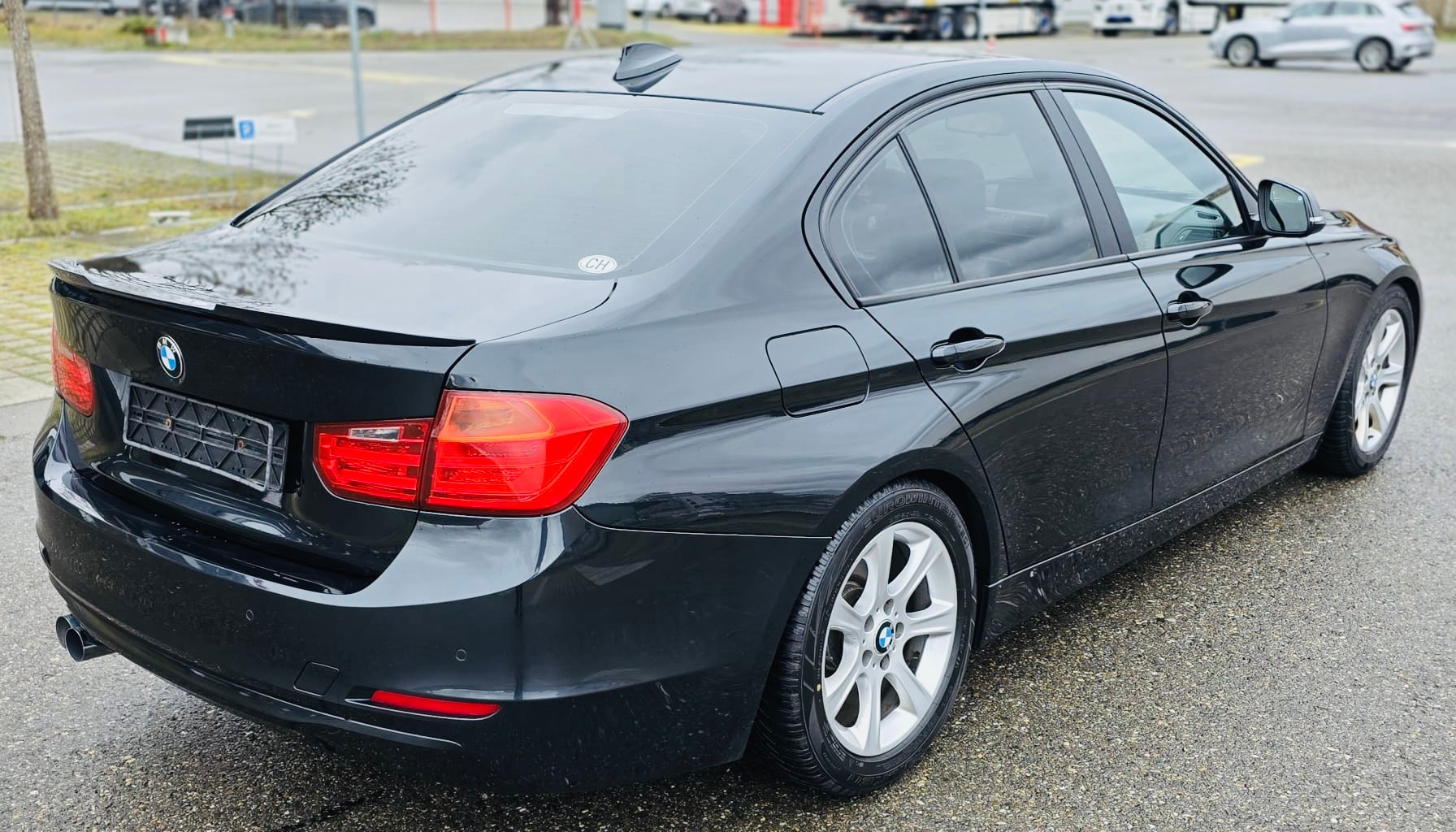 BMW 320d Sport Line Steptronic-image-6