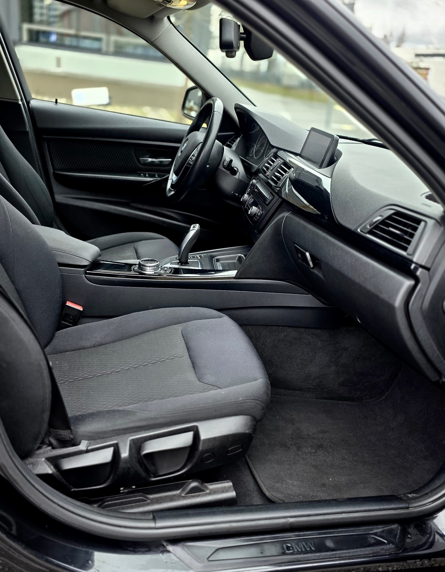 BMW 320d Sport Line Steptronic-image-11