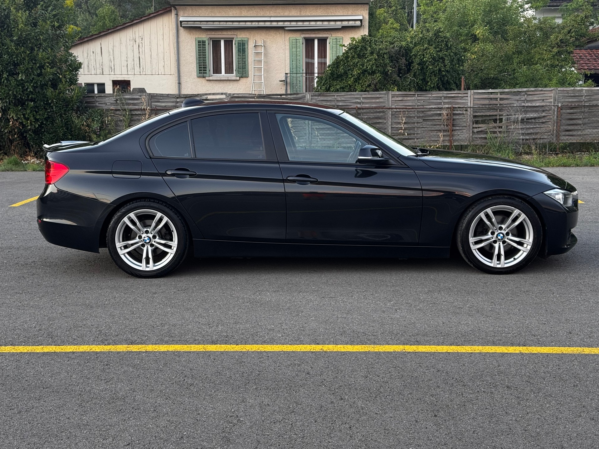 BMW 320d Sport Line Steptronic-image-2