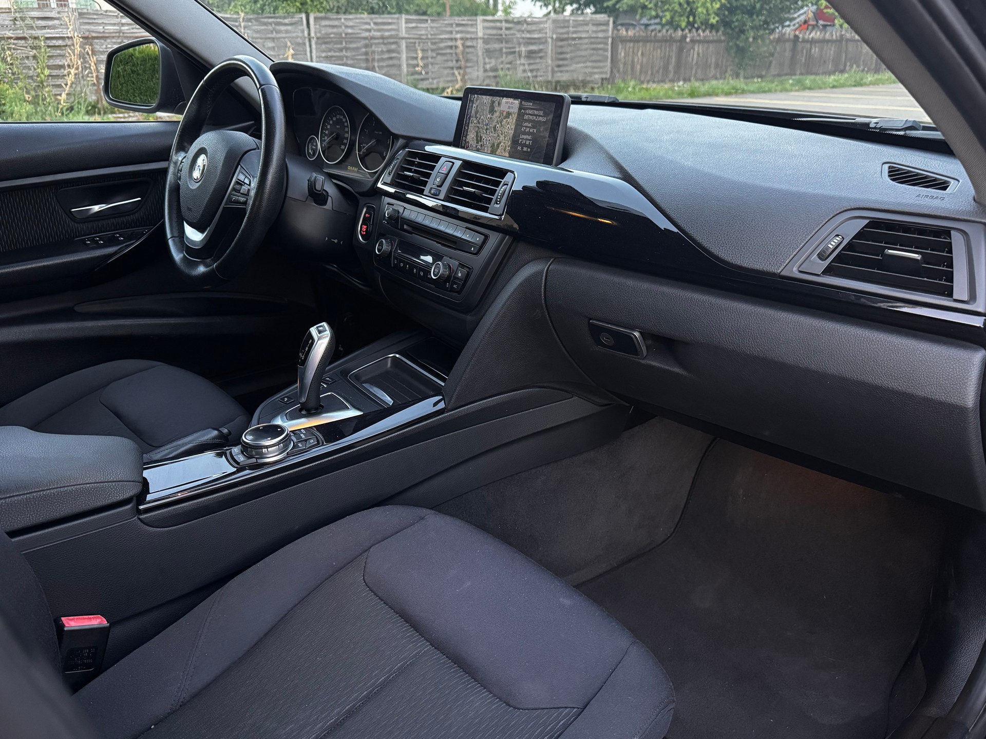BMW 320d Sport Line Steptronic-image-8