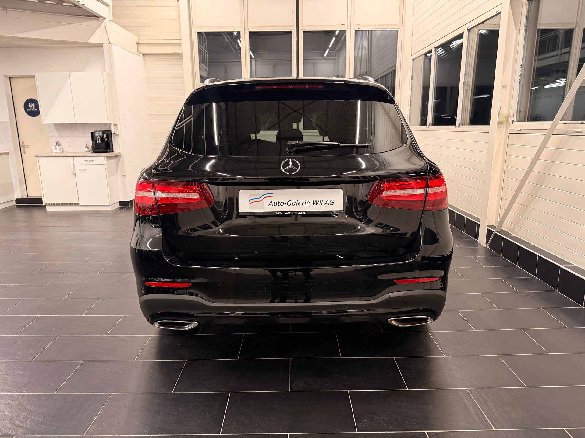 MERCEDES-BENZ GLC 250 AMG Line 4Matic 9G-Tronic-image-5