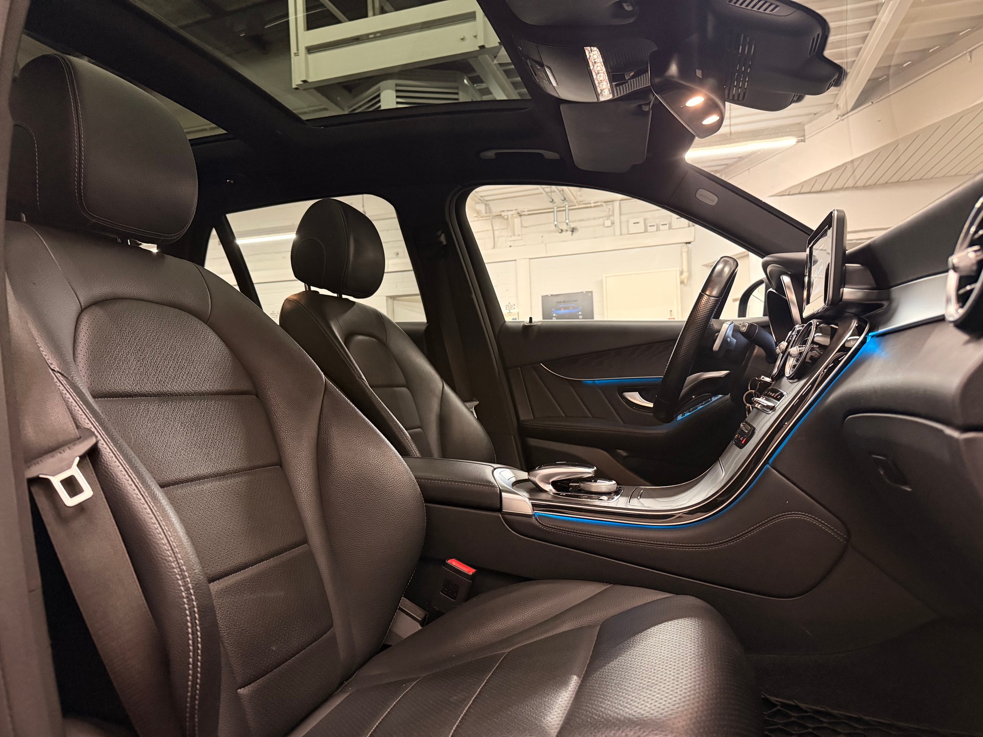 MERCEDES-BENZ GLC 250 AMG Line 4Matic 9G-Tronic-image-7