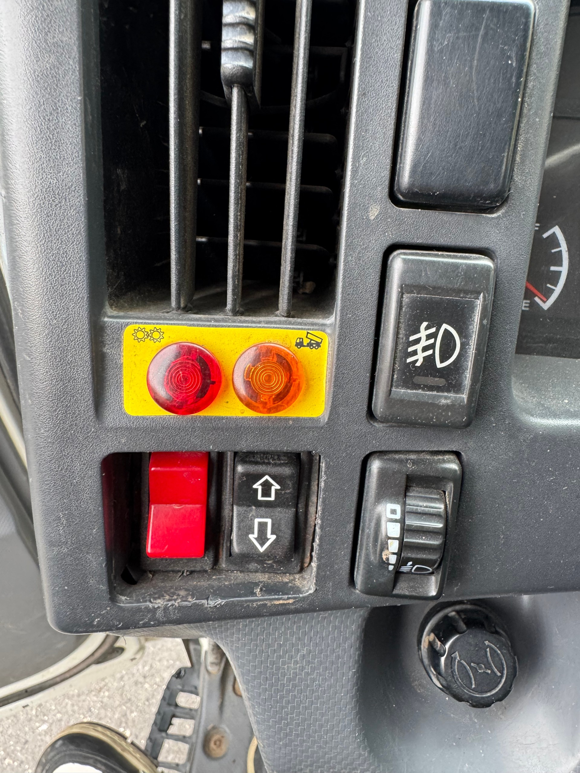 ISUZU NLR 85A - LS 35 F-image-11