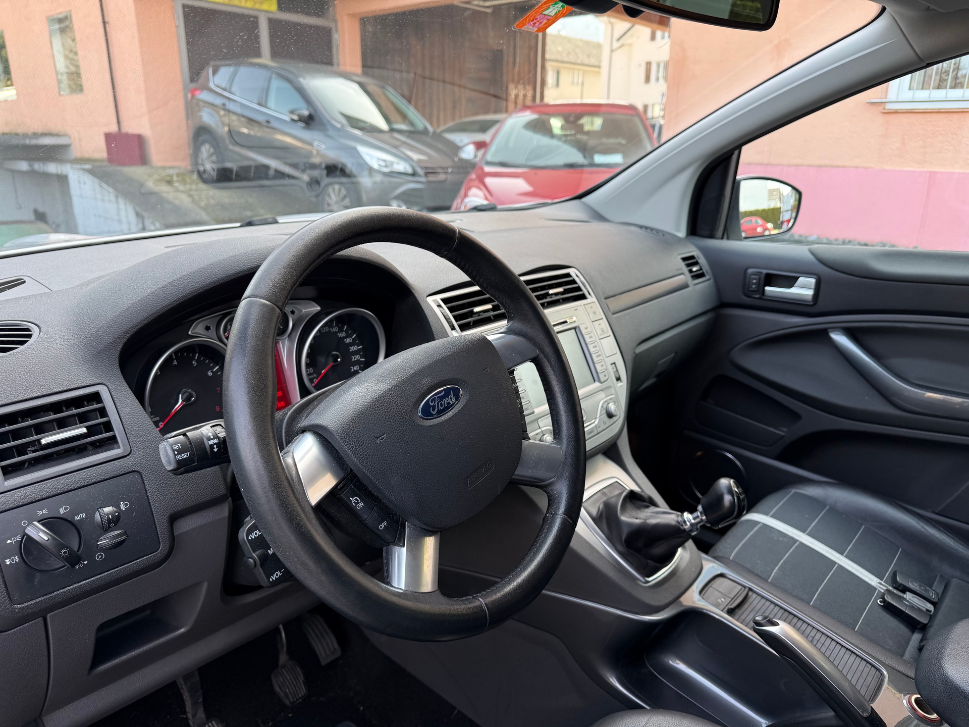 FORD Kuga 2.5 Turbo Titanium 4WD-image-12