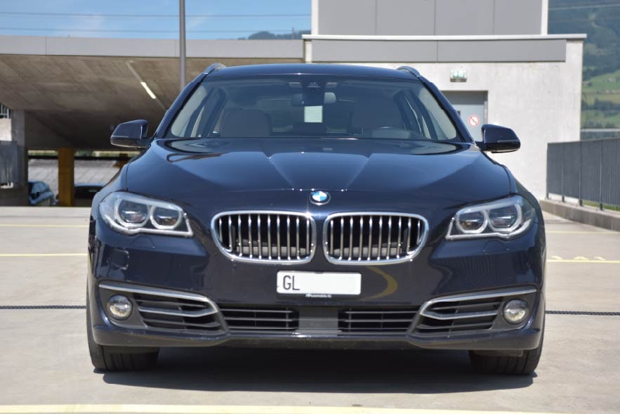 BMW 530d Touring xDrive Luxury Line Steptronic-image-1