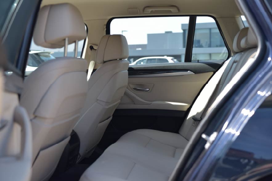 BMW 530d Touring xDrive Luxury Line Steptronic-image-4