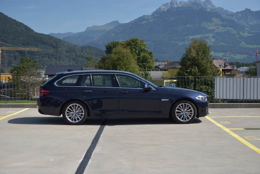 BMW 530d Touring xDrive Luxury Line Steptronic-image-3
