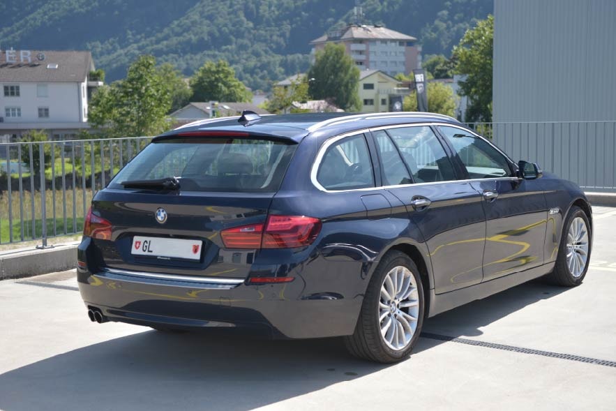 BMW 530d Touring xDrive Luxury Line Steptronic-image-2