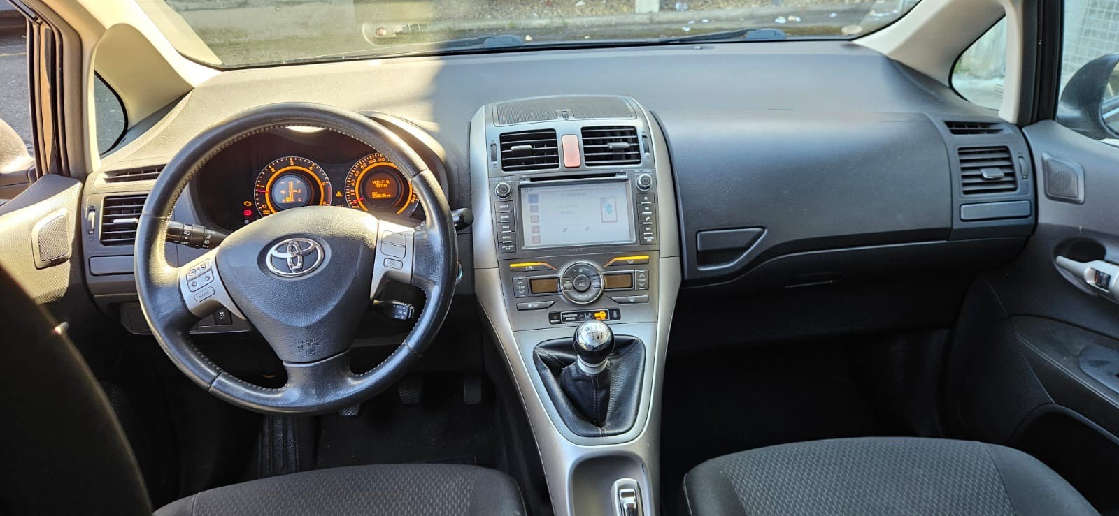 TOYOTA Auris 2.2 D-4D CleanPower Linea Sol Premium-image-4