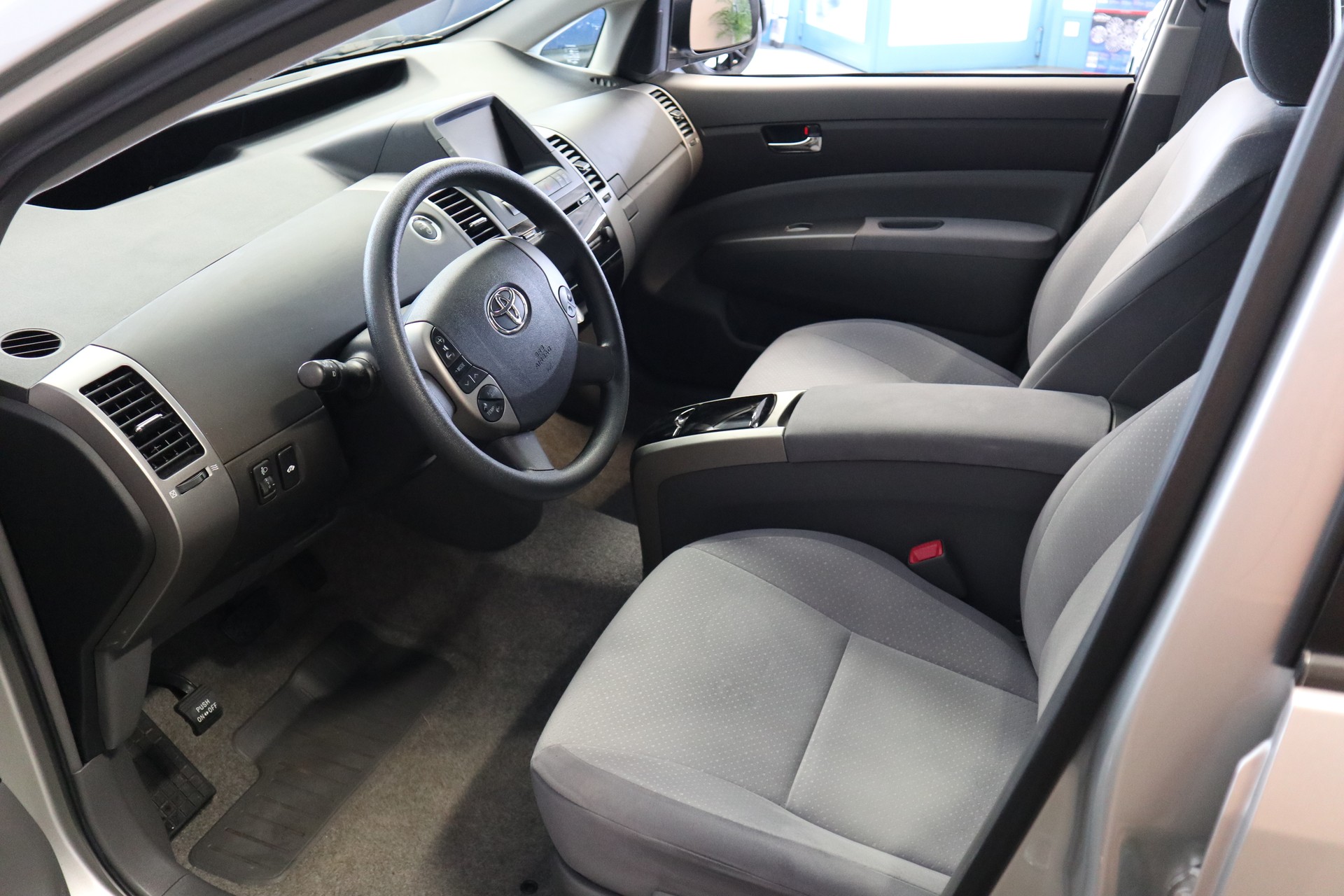 TOYOTA Prius 1.5 16V Hybrid-image-11