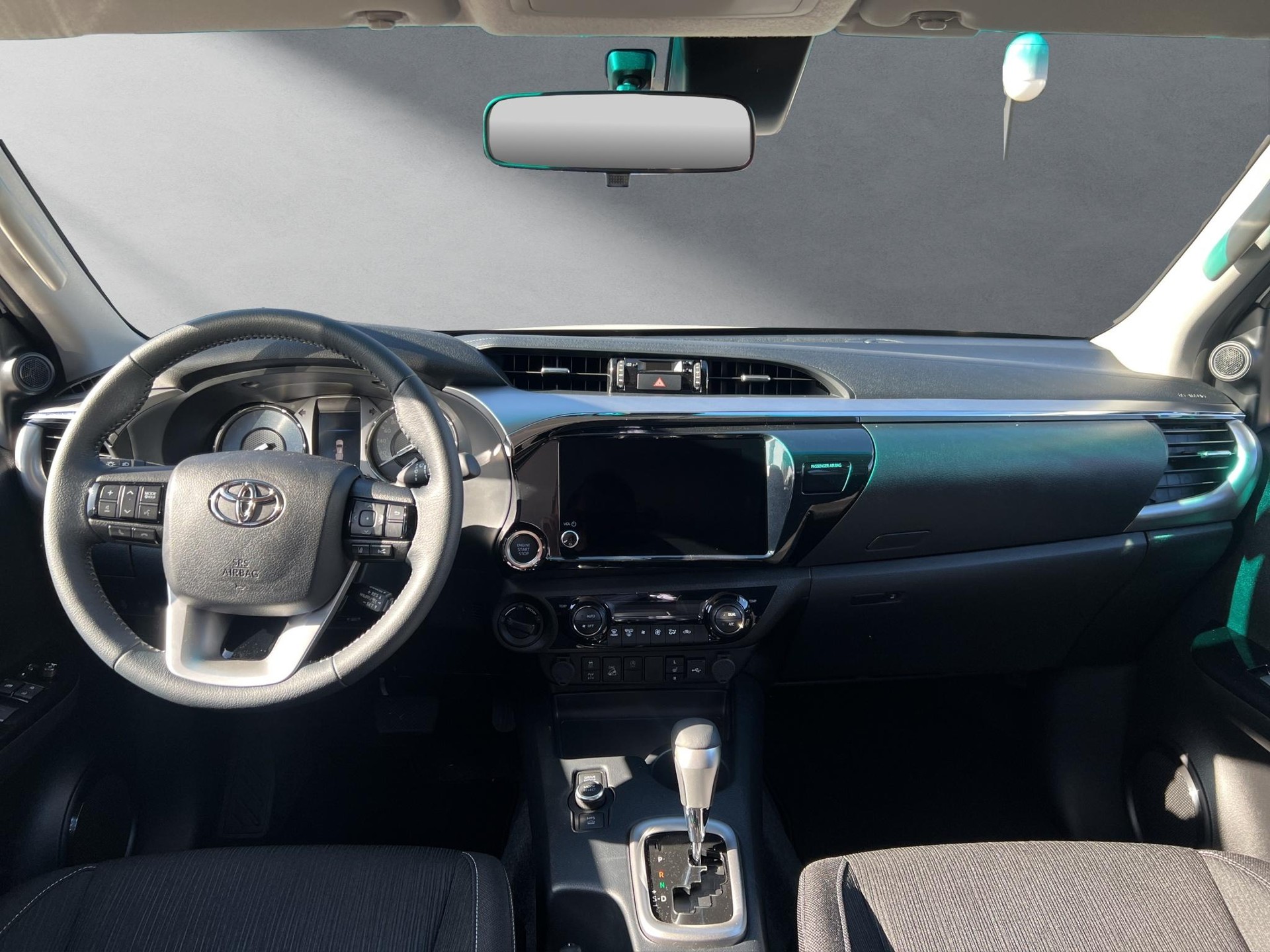 TOYOTA Hilux Double Cab.-Pick-up 2.8 D-4D MHEV 204 Style-showroom-element-3